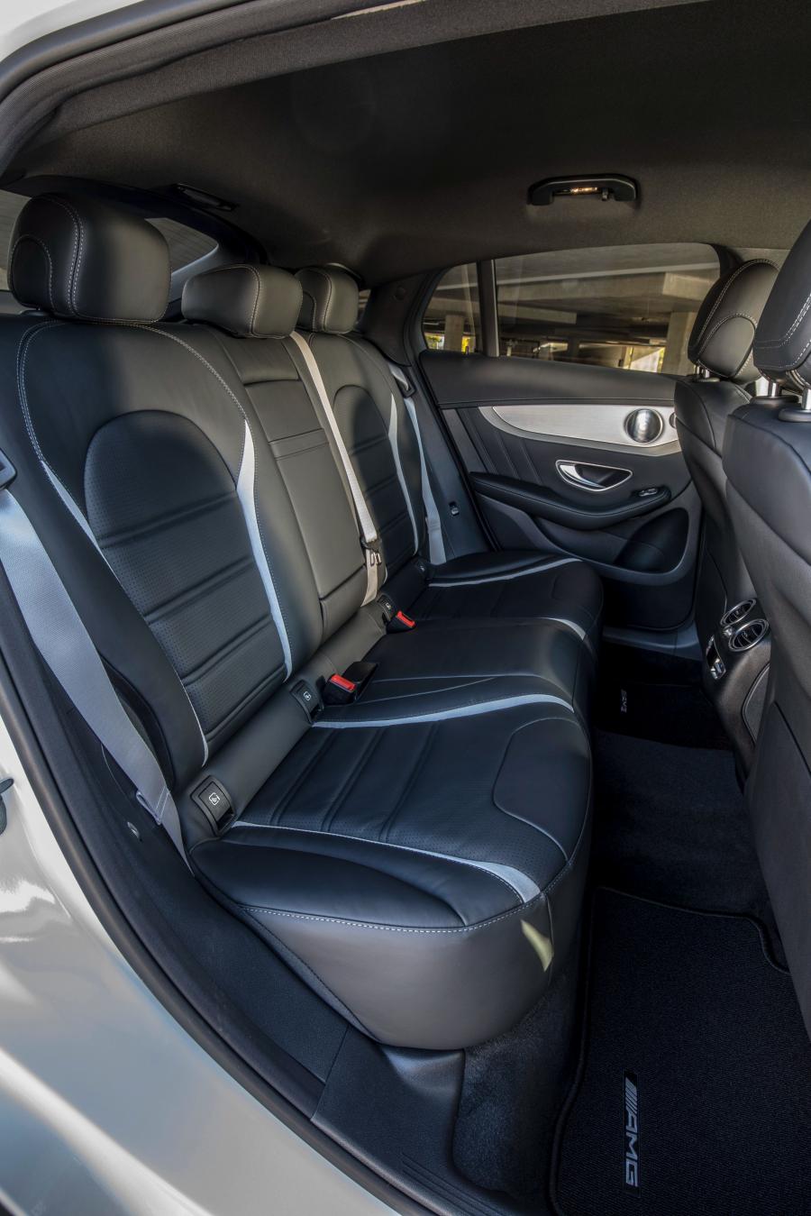 Интерьер Mercedes-AMG GLC63 S 4Matic+ Coupe (C253) 2017 года  (WW) (фото 39 из 63)